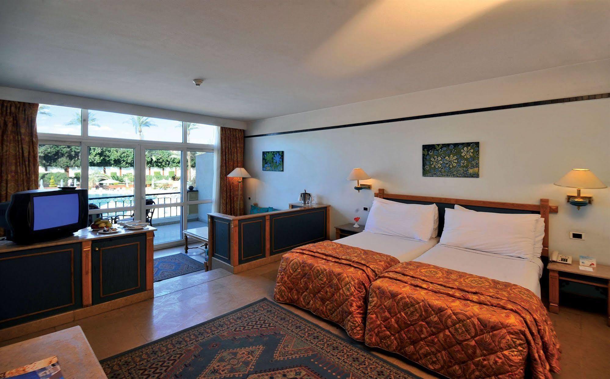 Cataract Pyramids Resort Kafret el-Gabal Chambre photo