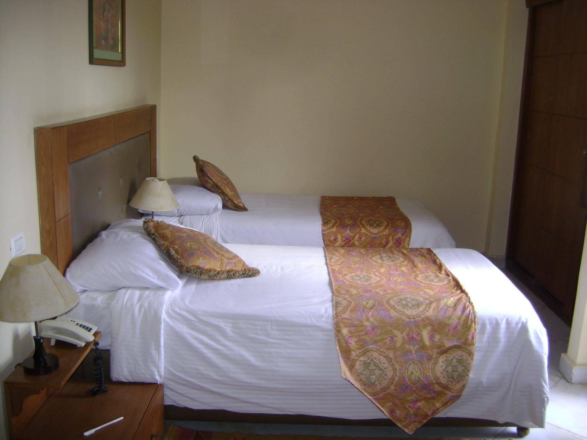 Cataract Pyramids Resort Kafret el-Gabal Extérieur photo