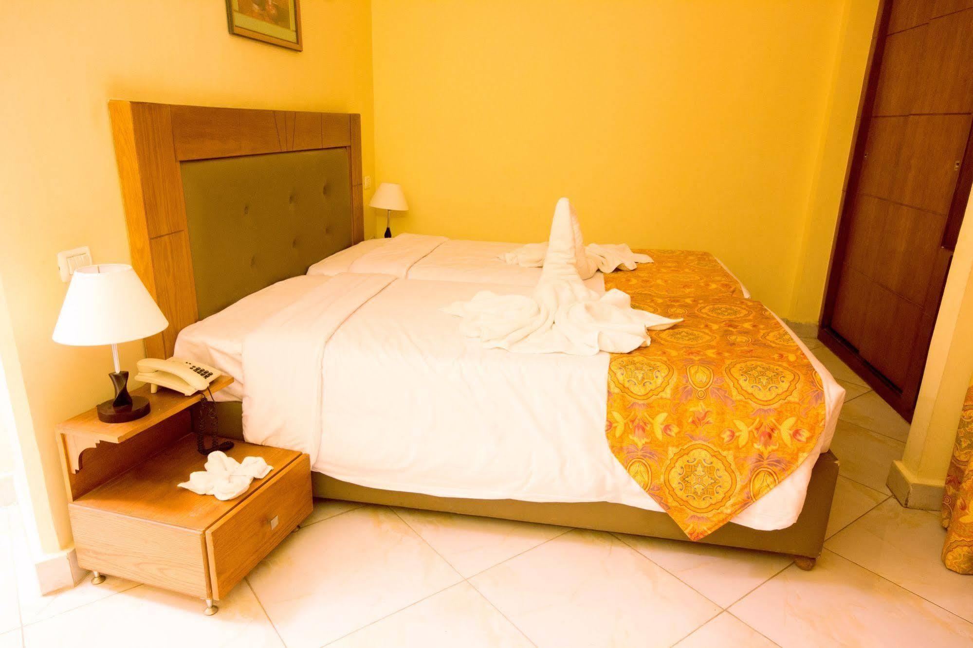 Cataract Pyramids Resort Kafret el-Gabal Extérieur photo